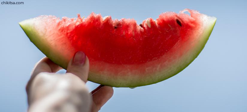 Watermelon is a home remedy to reduce belly fat without exercise